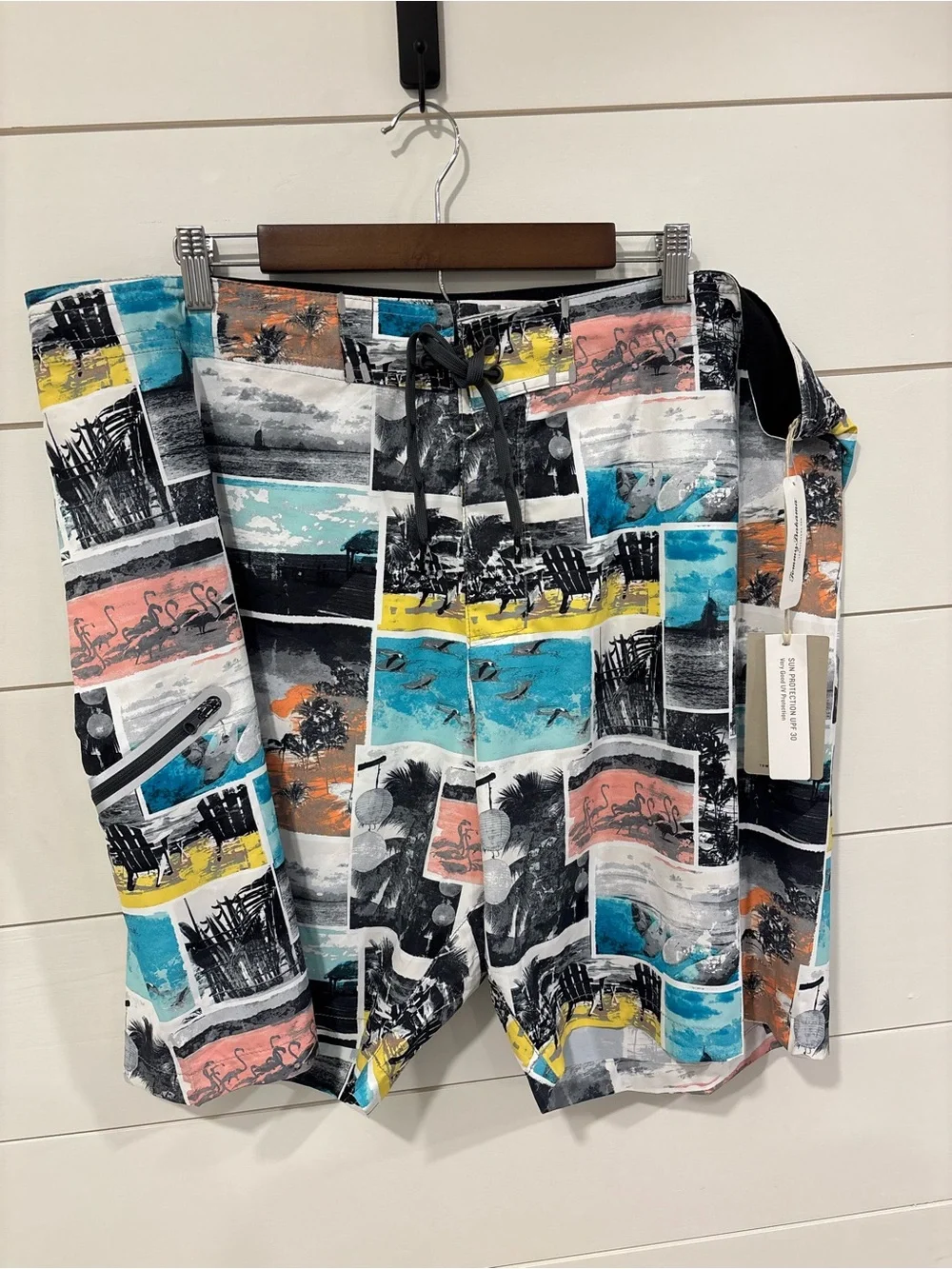 Molokai Snapshot 9-inch Board shorts in Bala Shark NWT Size 44